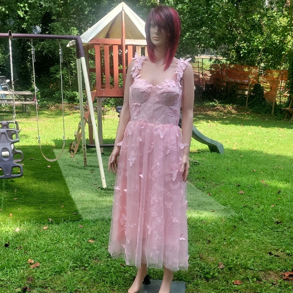 Elegant Pink Lace Dress - Picture 1 of 3